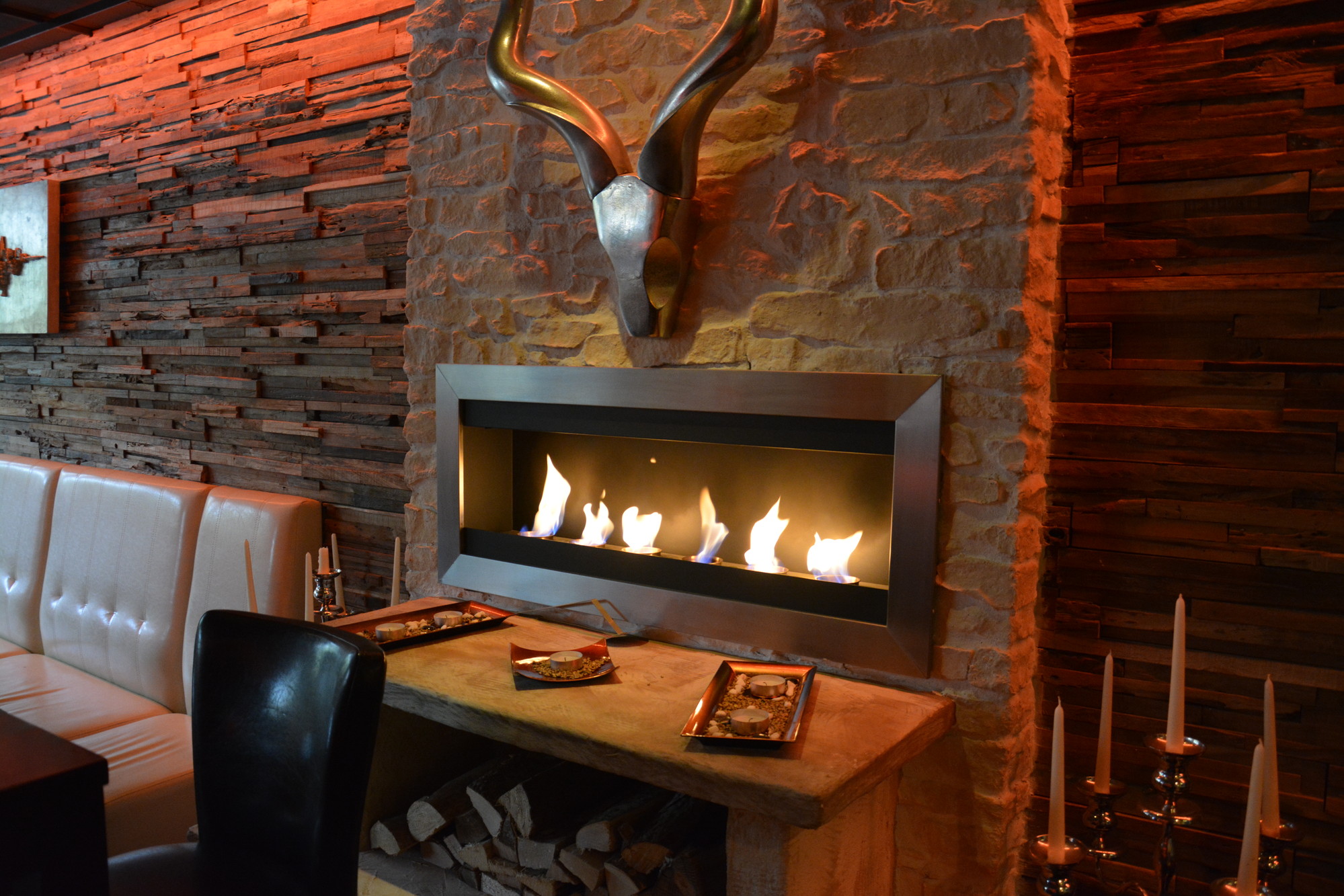 Bar lounge umbau, di vino lounge neu in Ãsterreich, umbau mit ... Steinwände wohnzimmer bilder
